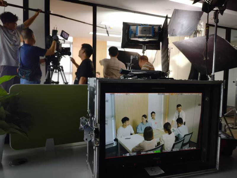 宁津县TVC拍摄公司：科技产品视觉化大师，诠释未来感与功能美学